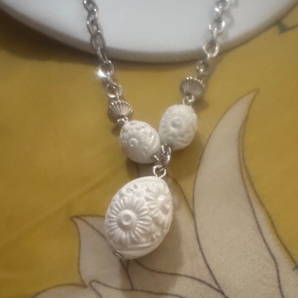 White Floral Pendant Necklace - Women Jewelry